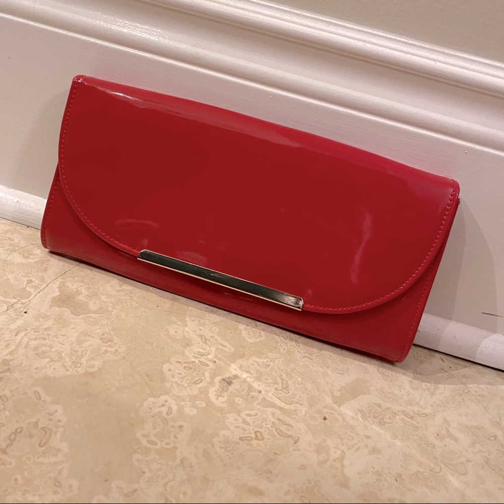 Red clutch